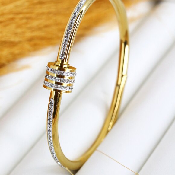 Shiny Stainless Steel Bangle - Sleek & Stylish Bracelet - Picture 1 of 1